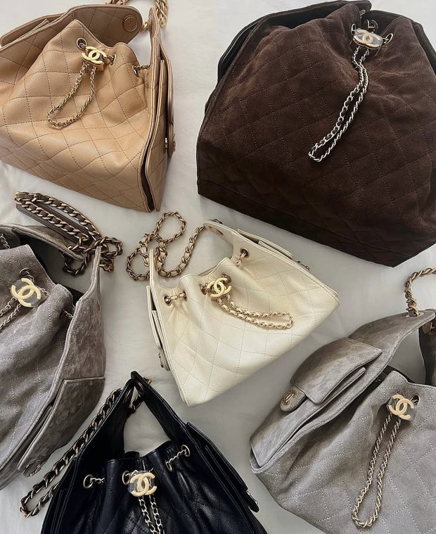 <h2><strong>CHANEL 25 — A MODERN CLASSIC</strong></h2><p><br/></p>